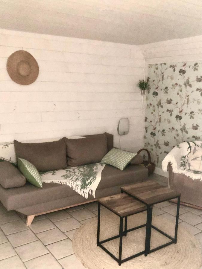 Charmant Petit Gite Au Milieu De La Verdure Coulounieix-Chamiers Exterior foto